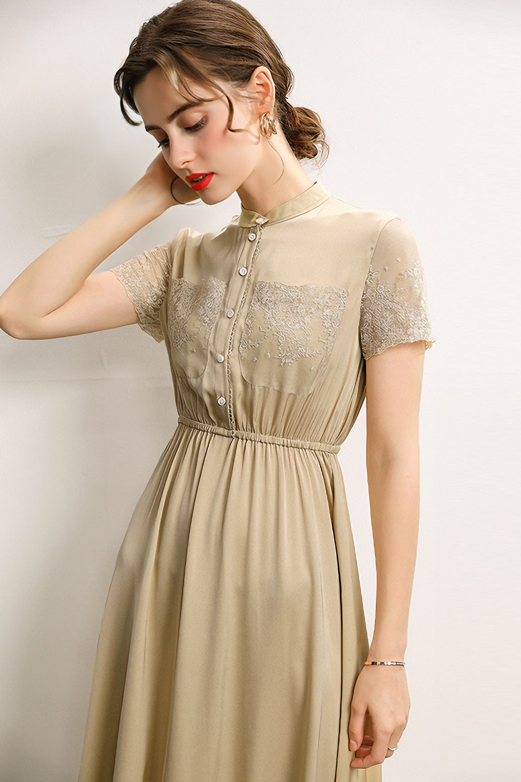 Waist-stitched lace stand-collar short-sleeved mid-length dress