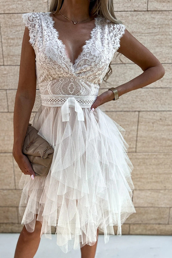 V-neck lace sleeveless dress