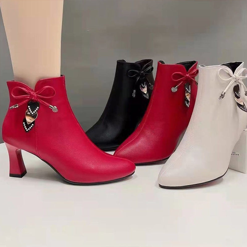 🔥 Fashionable pointed ankle boots with a bow