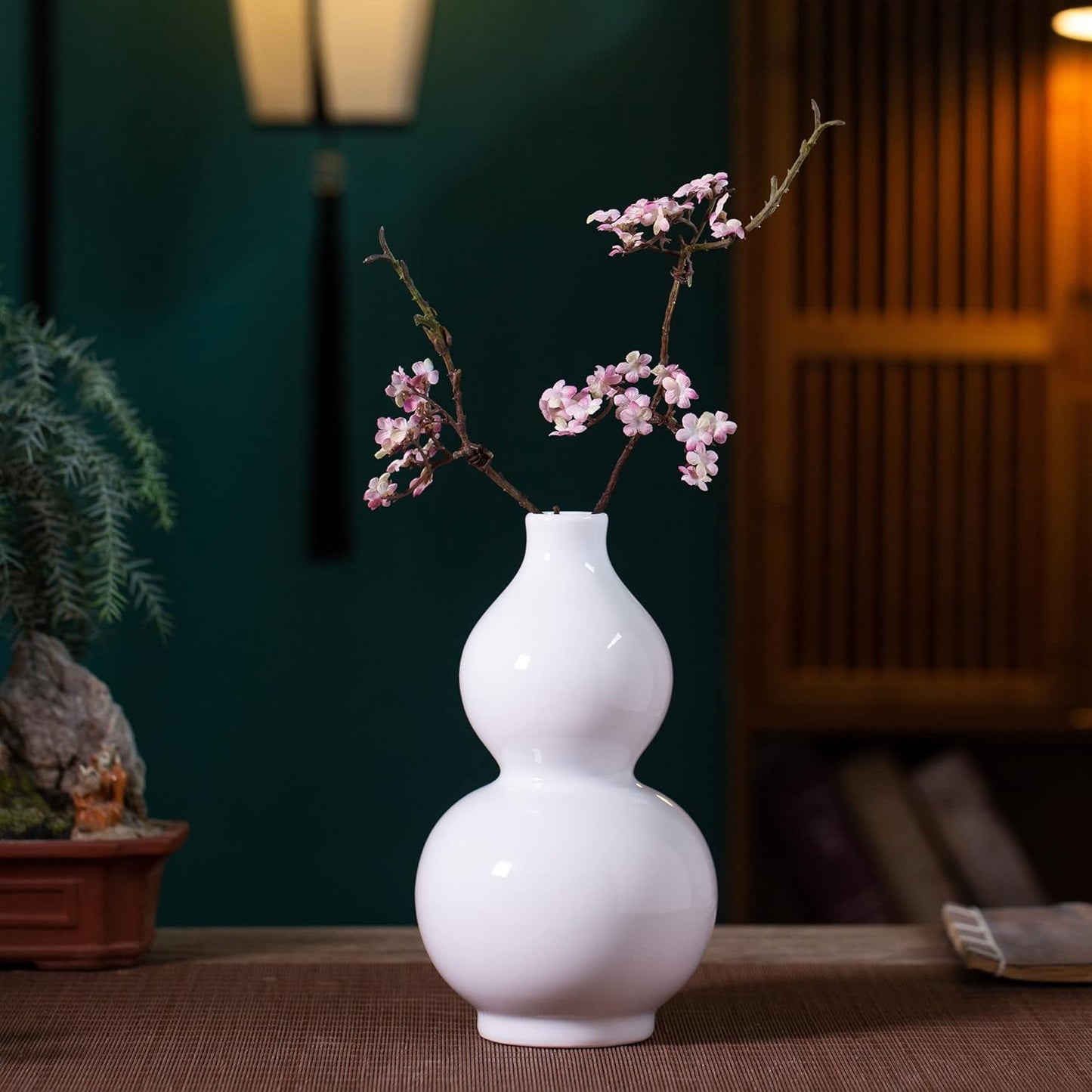 White Porcelain Vase Chinoiserie for Flowers Ceramic Boho Modern Small Shelf Decor Accents Living Room Jingdezhen Rustic Table Fireplace Farmhouse Objects Long Egg Shell Jar Gifts