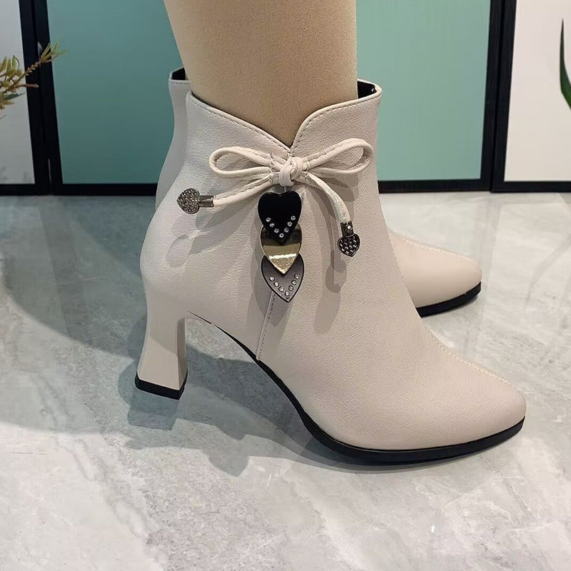 🔥 Fashionable pointed ankle boots with a bow