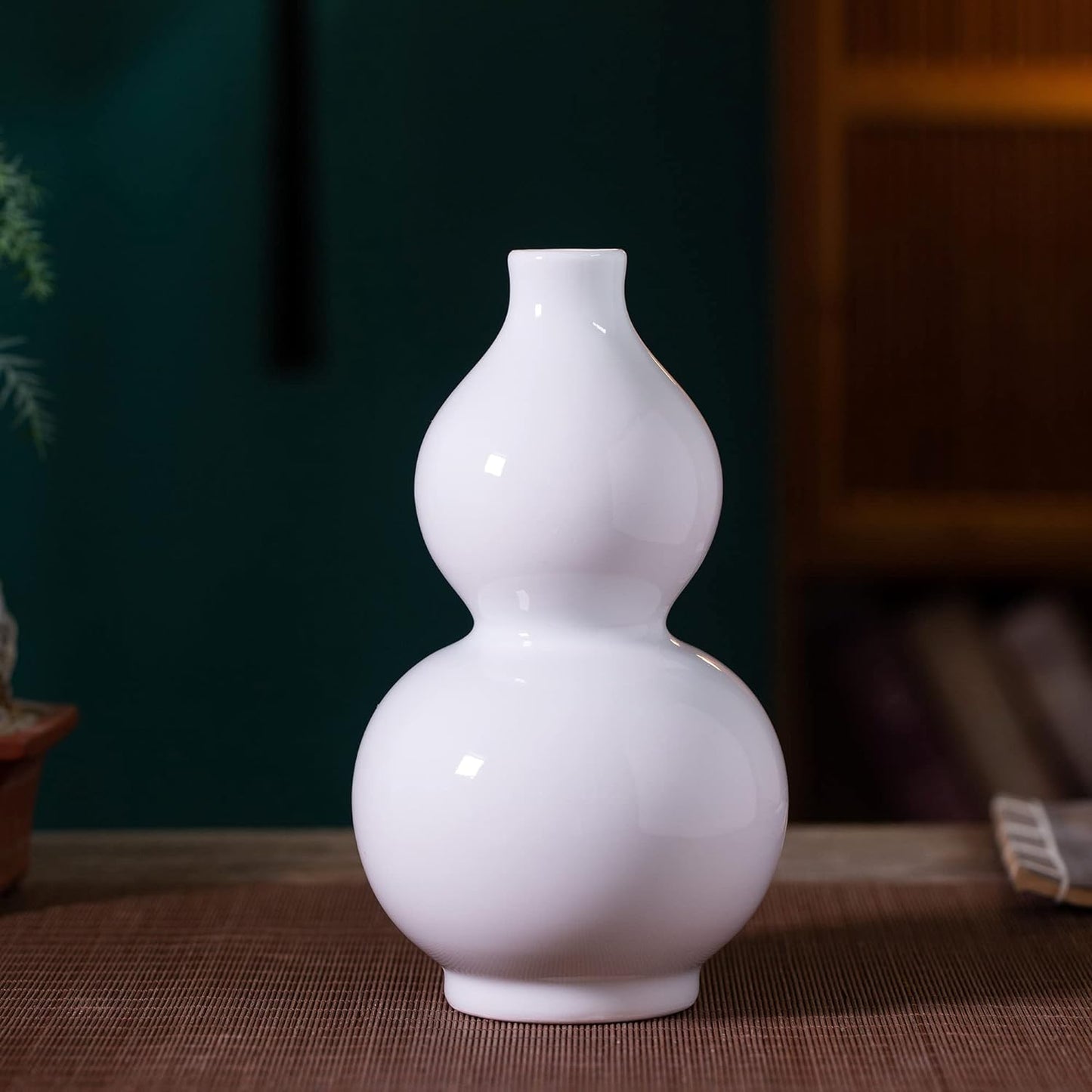 White Porcelain Vase Chinoiserie for Flowers Ceramic Boho Modern Small Shelf Decor Accents Living Room Jingdezhen Rustic Table Fireplace Farmhouse Objects Long Egg Shell Jar Gifts