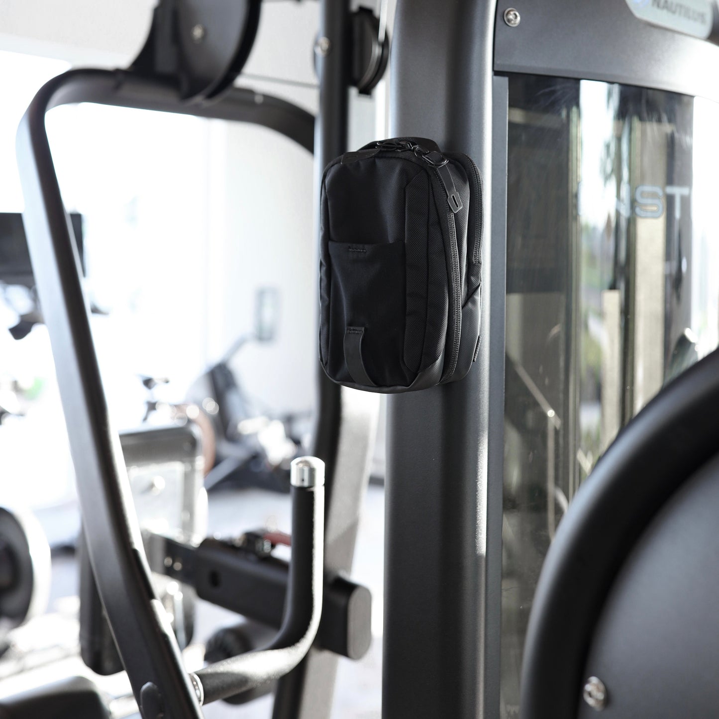 Magnetic Gym Bag for Gym, Travel, Work, and Sports