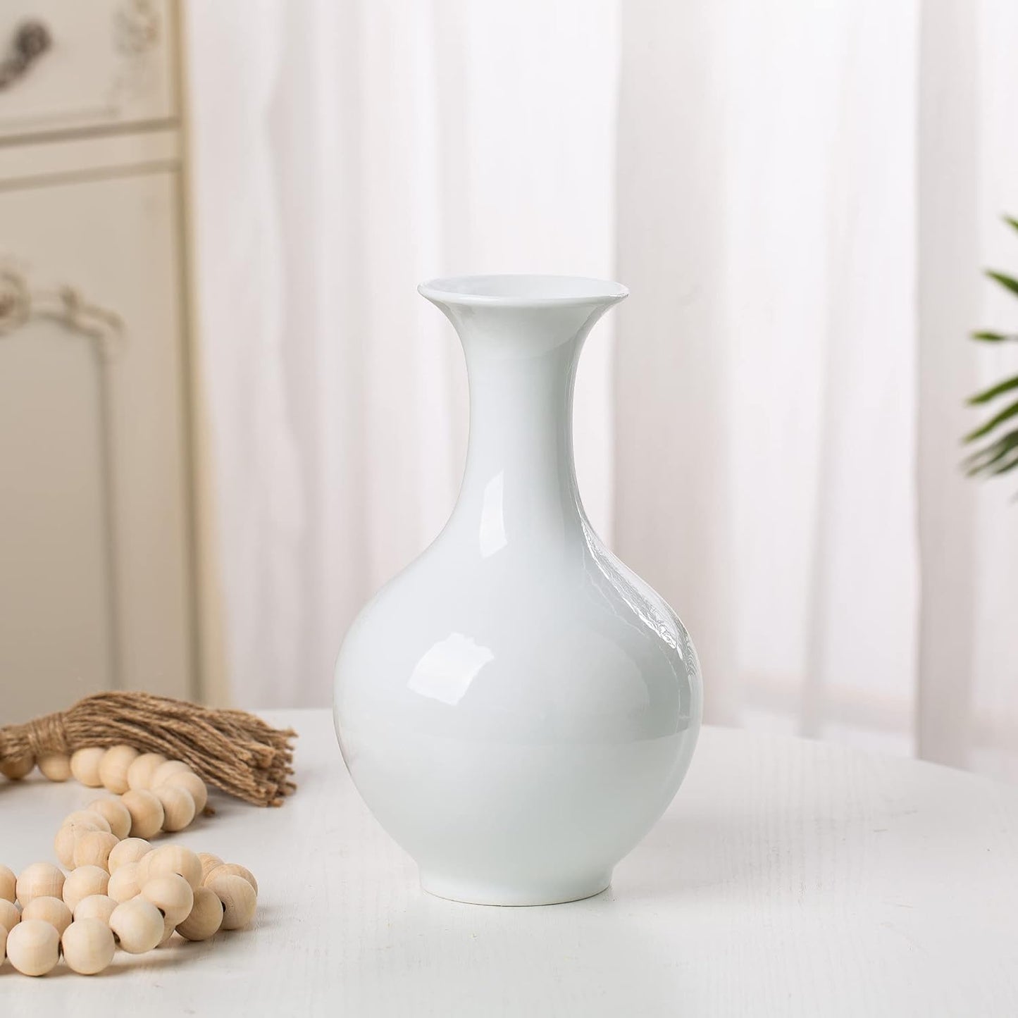 White Porcelain Vase Chinoiserie for Flowers Ceramic Boho Modern Small Shelf Decor Accents Living Room Jingdezhen Rustic Table Fireplace Farmhouse Objects Long Egg Shell Jar Gifts