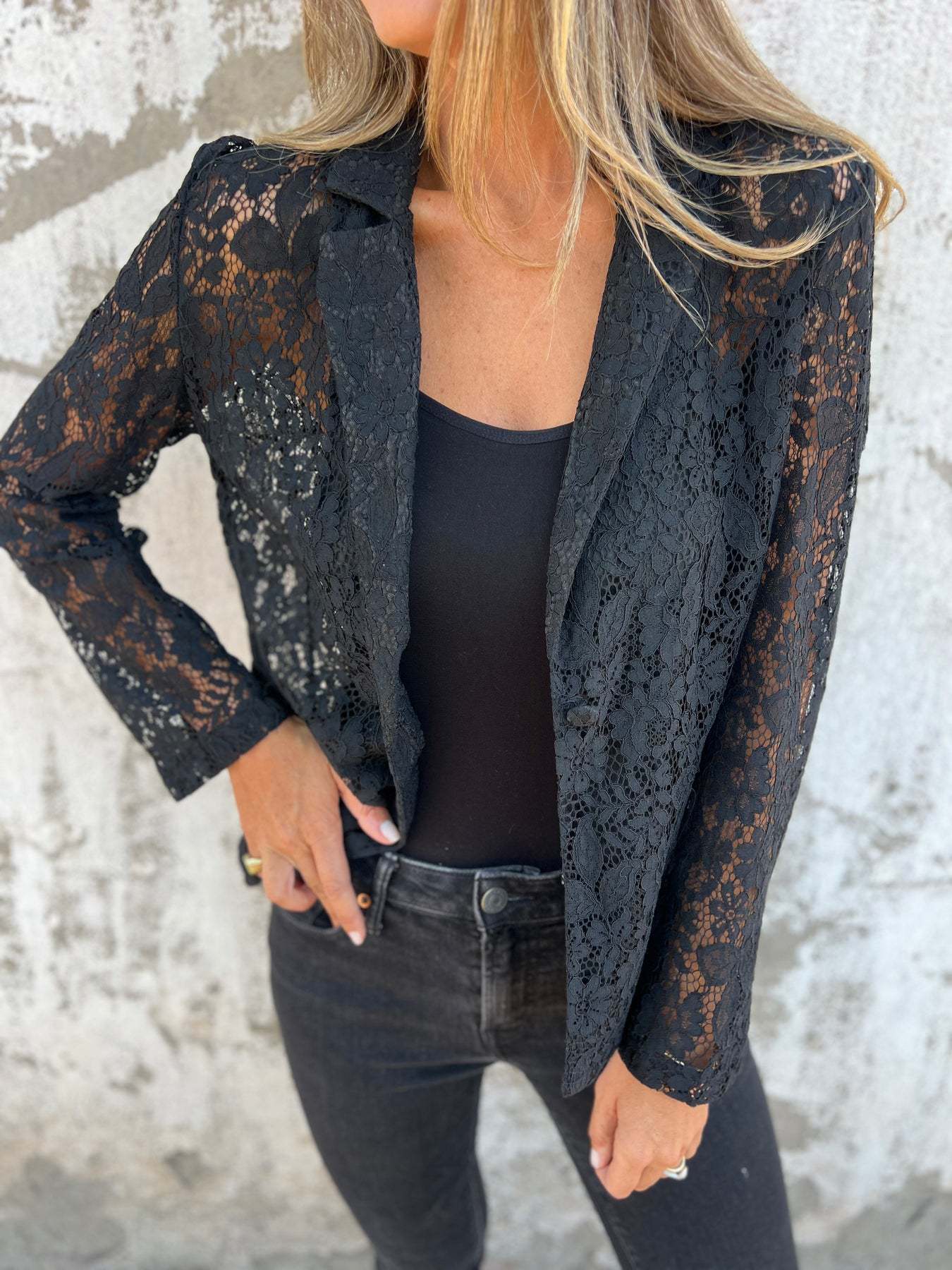Blazer made of continuous lace mesh